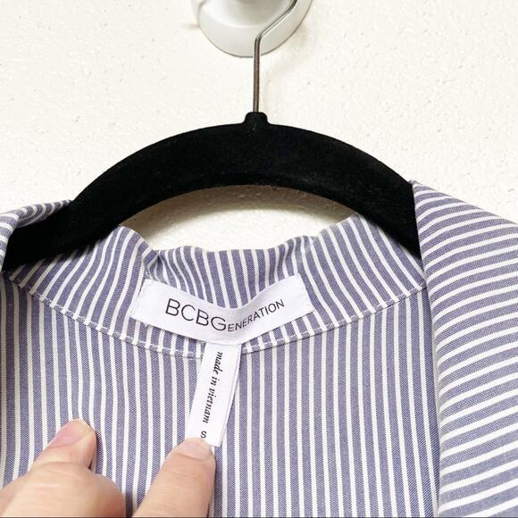 BCBGeneration Blue White Pinstripe Hi Low Top Size Small - Picture 4 of 8